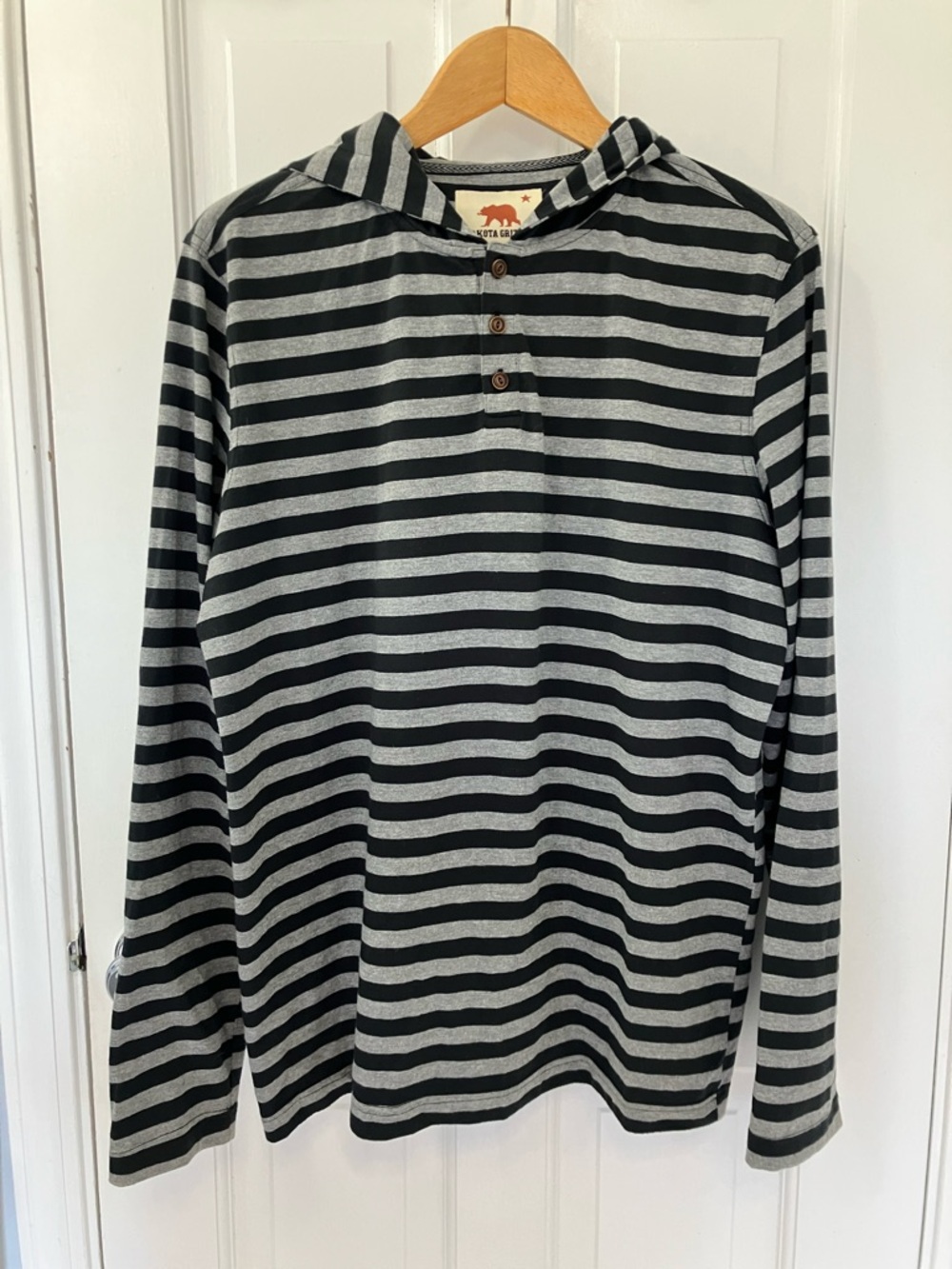 Lightweight Black and gray Striped Hooded Shirt size Large Dakota Grizzly